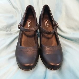 Clarks Artisan Mary Jane pumps